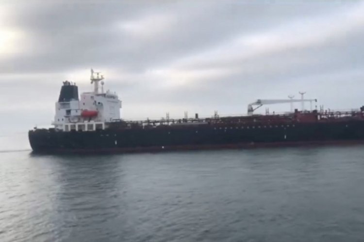 Haydarpaşa'da petrol &uuml;r&uuml;n&uuml; y&uuml;kl&uuml; gemi arızalandı