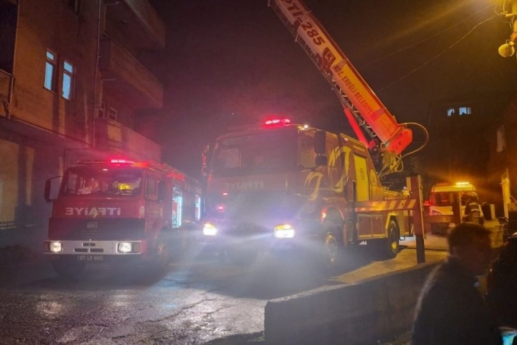 Ocakta unutulan yemek yangına sebep oldu