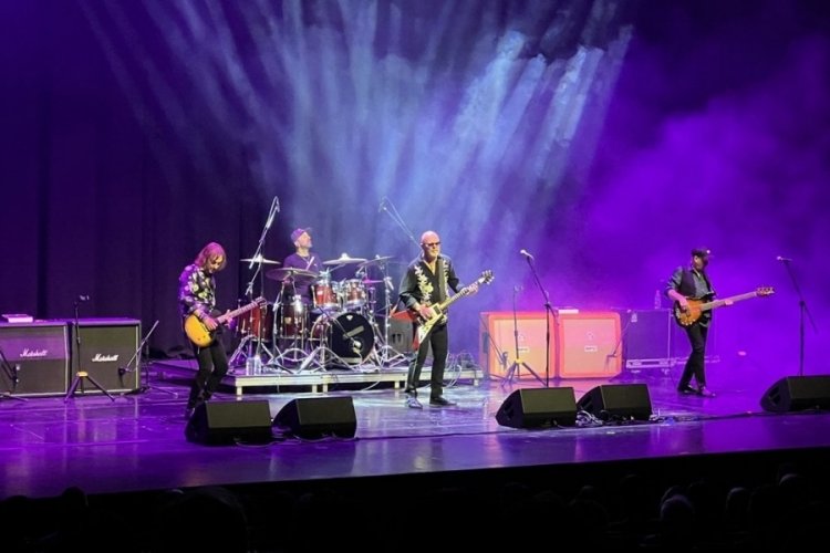 'Wishbone Ash' İstanbul'da sahne aldı