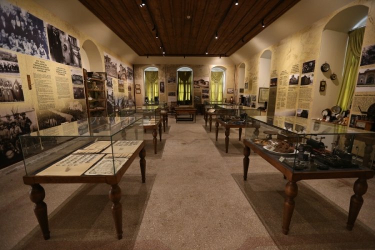 141 yıllık Bursa Erkek Lisesinin m&uuml;zesi eğitim tarihine ışık tutuyor