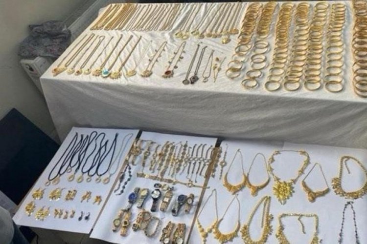 Van'da duvarı delerek kuyumcu soydular