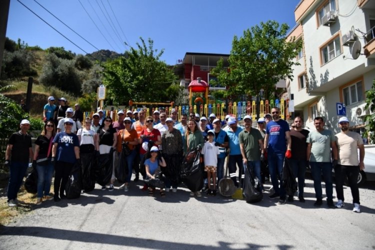 Manisa'da temiz gelecek için çevre temizliği yapıldı