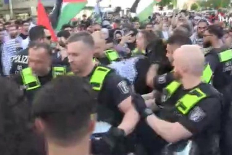 Almanya'da Filistin'e destek yürüyüşü! Gözaltılar var