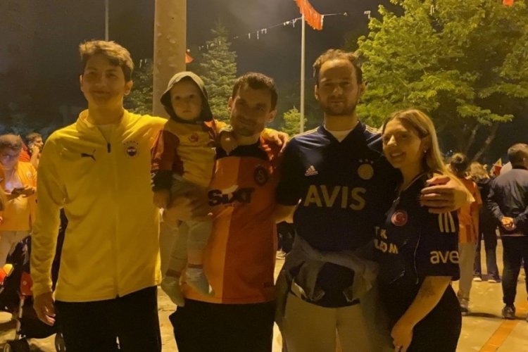 Fenerbahçeli çift Galatasaray'ın şampiyonluk kutlamalarına katıldı