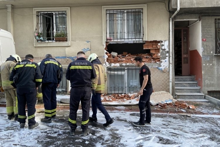 İstanbul'da patlayan r&ouml;gar daire duvarını yıktı