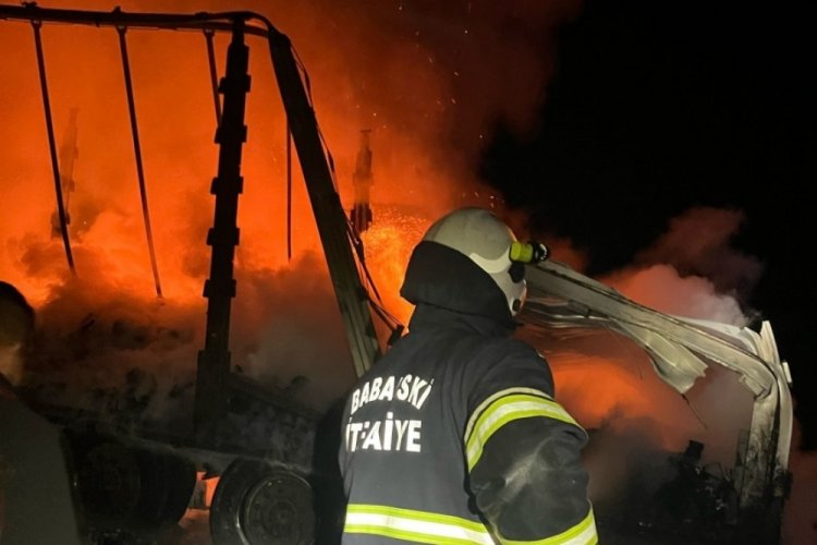 Kırklareli'de tır alevlere teslim oldu