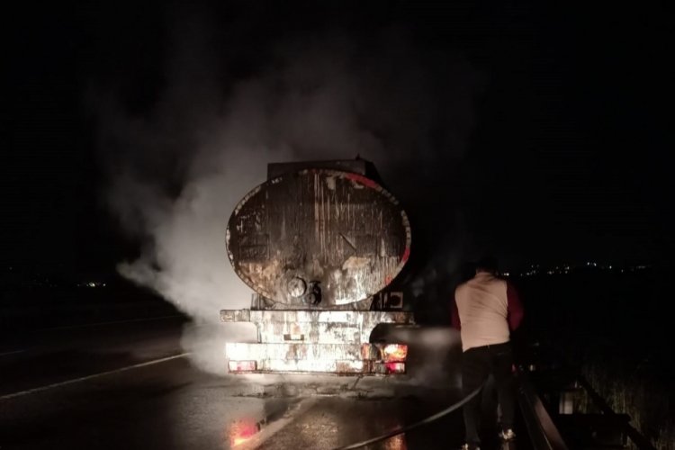 Osmaniye'de seyir halindeki tanker alev alev yandı