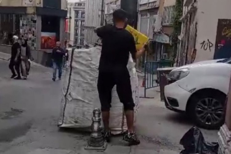 İstanbul'da kağıt toplayıcılarının sulu hilesi