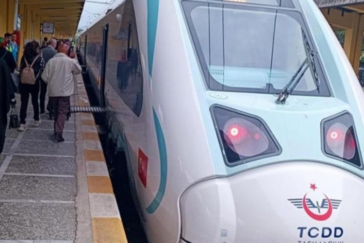 Gebze-Adapazarı arasında hizmet veren milli elektrikli tren seti 575 bin yolcu taşıdı