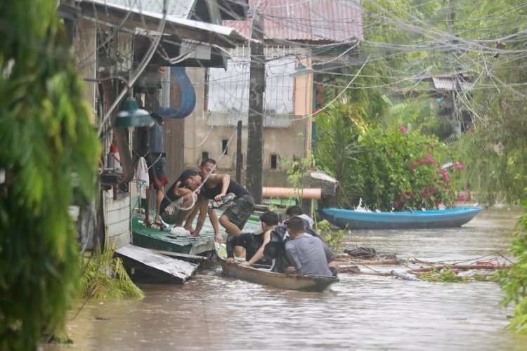 Filipinler'de Aghon Tayfunu: 1'i bebek 3 kişi hayatını kaybetti