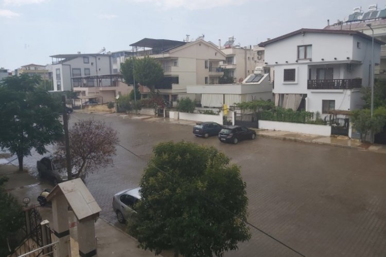 Aydın'da sağanak yağış turizmi de etkiledi