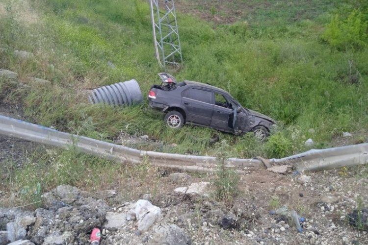 Elazığ'da otomobil şarampole u&ccedil;tu