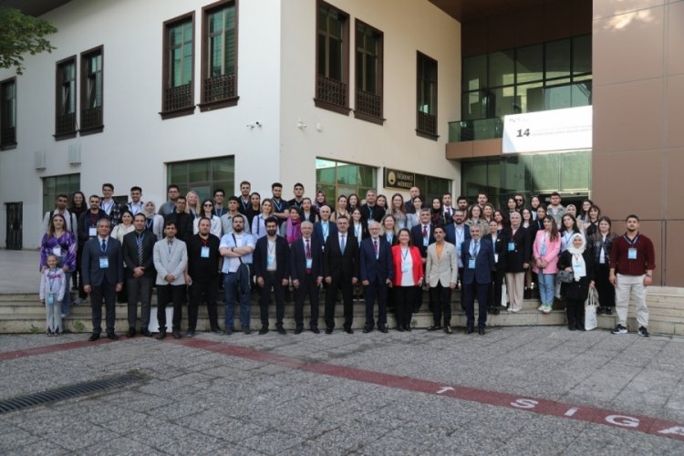 Bursa'da &ccedil;ok sayıda akademisyen bu sempozyumda bir araya geldi!