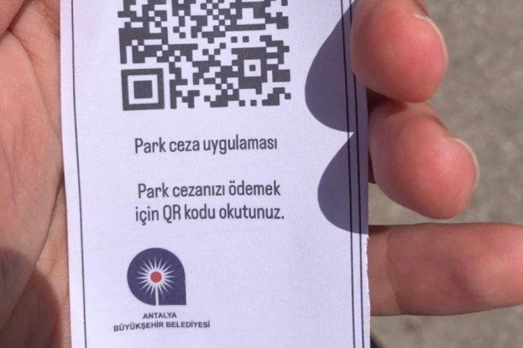 Antalya'da otomobillere sahte park cezası kağıtları bırakmaya başladılar