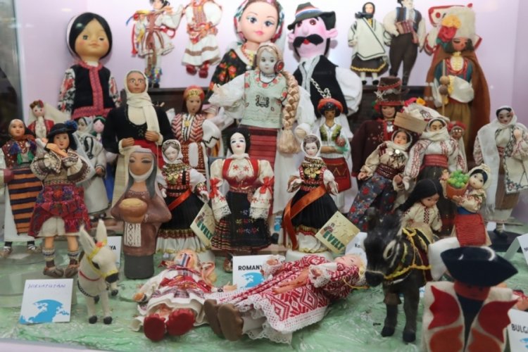 Şanlıurfa'da Geleneksel Kıyafetli Oyuncak Bebekler sergisi