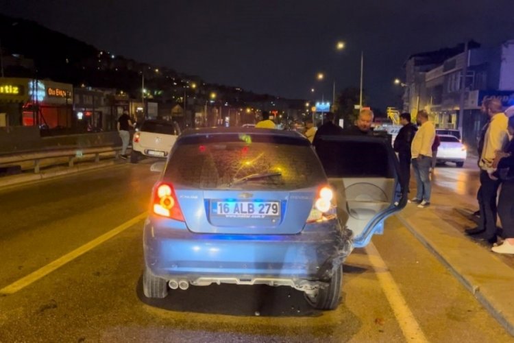 Bursa'da kontrolden &ccedil;ıktı &ouml;nce bariyere sonra otomobile &ccedil;arptı!