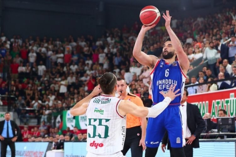 Anadolu Efes-Pınar Karşıyaka play-off yarı final serisi yarın başlıyor