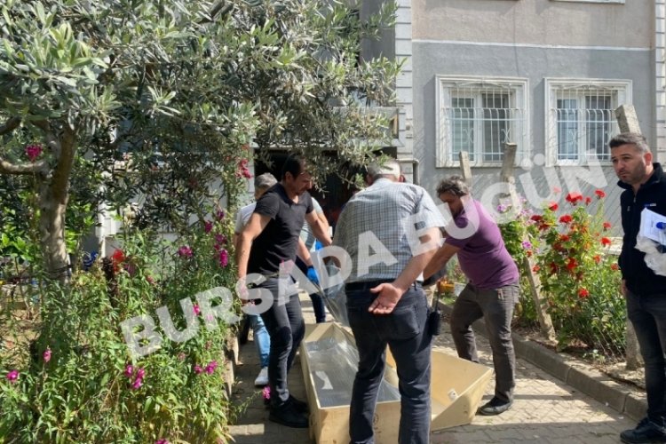 Bursa'da feci son! Kendini bı&ccedil;aklayan gen&ccedil; adam hayatını kaybetti