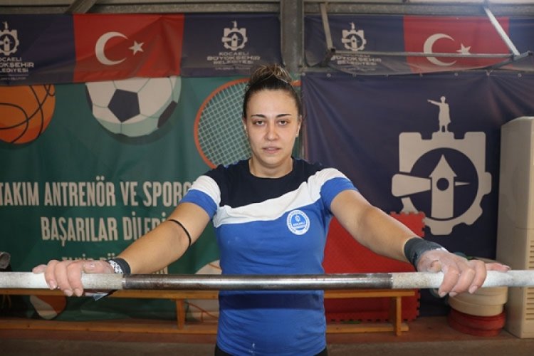 Şampiyon halterci Sena Nur &Ouml;zoğlu'na 3 yıl men cezası!