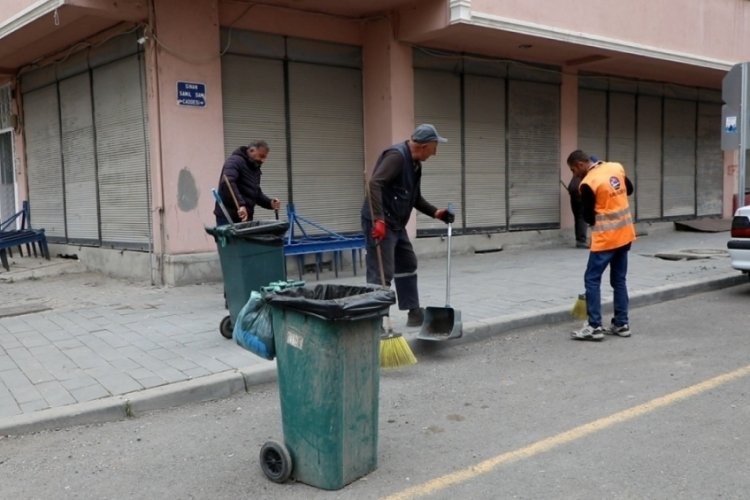 Kars Belediye ekipleri el ele verip &ccedil;evre temizliği yaptılar
