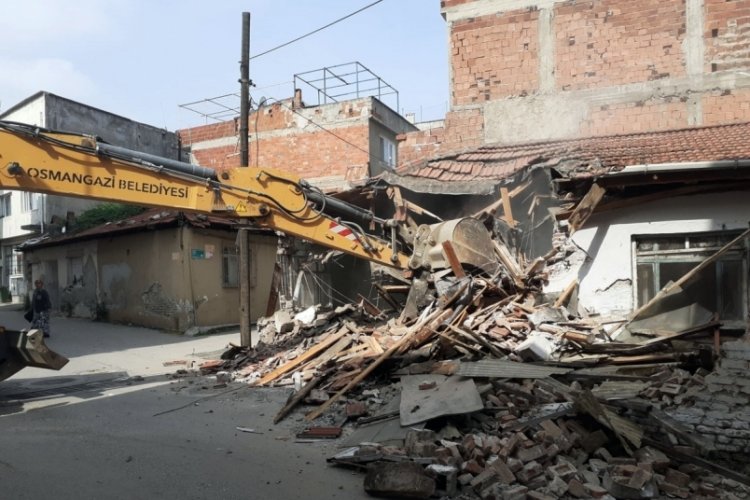 Bursa Osmangazi'de metruk bina mesaisi