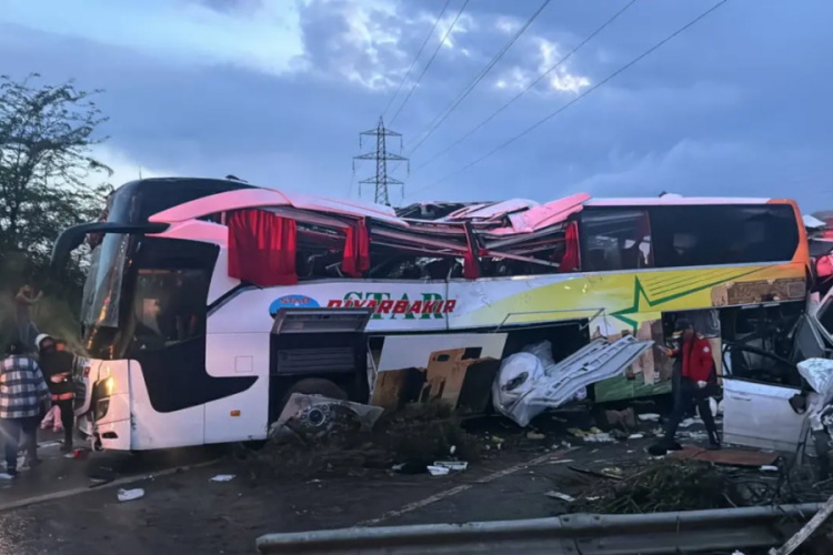 Mersin'deki zincirleme trafik kazasında can kaybı 11'e &ccedil;ıktı