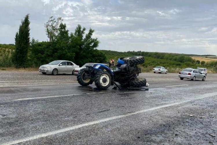 Adıyaman'da kamyon trakt&ouml;r&uuml; ikiye b&ouml;ld&uuml;