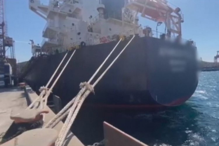 İzmir'de y&uuml;k gemisine ka&ccedil;ak akaryakıt operasyonu
