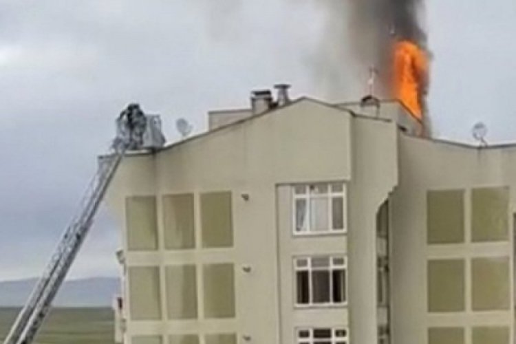 Ankara'da korkutan &ccedil;atı yangını