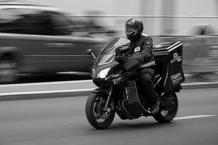 Bursa'da kaza yapan motokurye hayatını kaybetti!