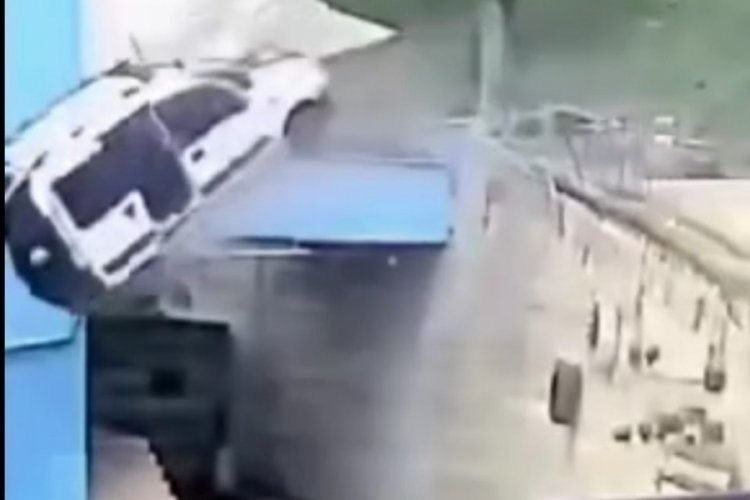 Ordu'da freni boşalan hafif ticari ara&ccedil; evin bah&ccedil;esine u&ccedil;tu