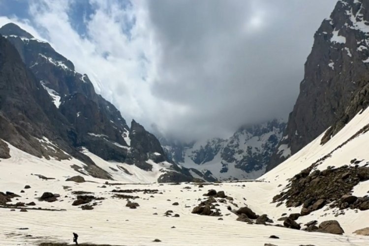 Hakkari'de Ahmet Güldal'ın buzul dağlarında çektiği fotoğraflar kartpostalları aratmadı 