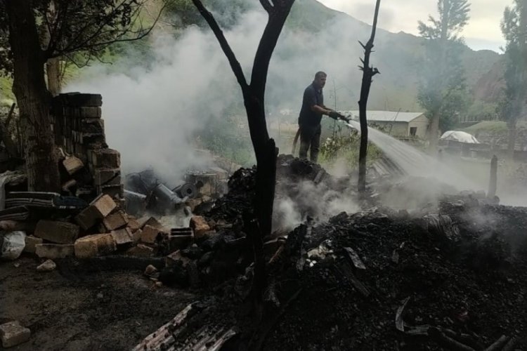 Hakkari'de korkutan yangın!