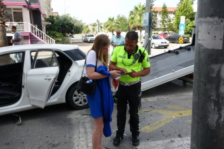 Antalya'da kazaya karışan yabancı uyruklu s&uuml;r&uuml;c&uuml; alkoll&uuml; &ccedil;ıktı