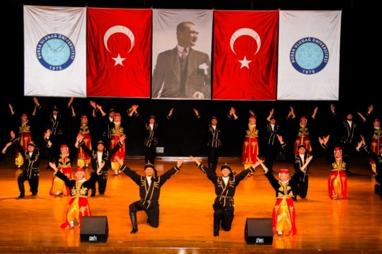 BU&Uuml;'de Halk Dansları Festivali coşkusu