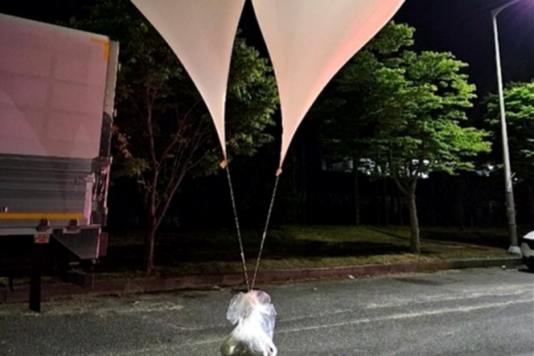 Kuzey Kore, G&uuml;ney Kore'ye &ccedil;&ouml;p balonları g&ouml;nderdi