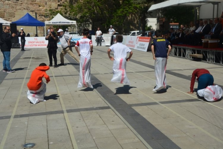 Sinop'ta Y&uuml;z Y&uuml;ze 100 Oyun Şenlikleri coşkuyla kutlandı