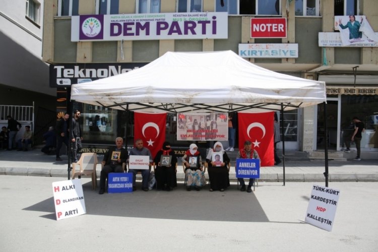 Muşlu annelerin evlat n&ouml;beti devam ediyor