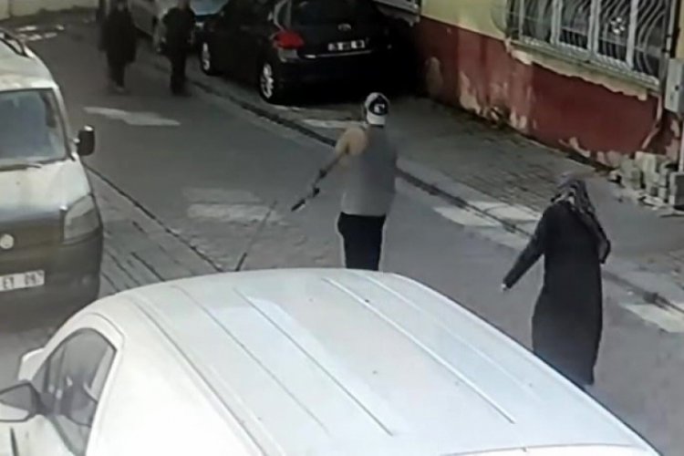 Denizli'de bir şahıs satırla ortalığı birbirine kattı