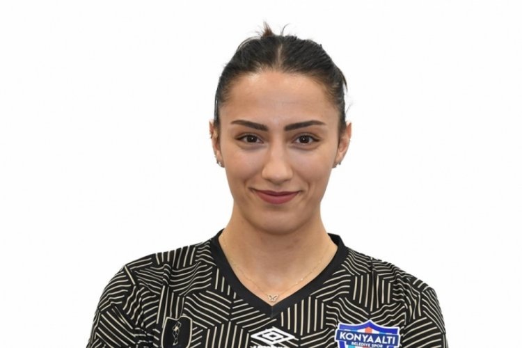 Bursa B&uuml;y&uuml;kşehir Belediyesporlu D&ouml;ne G&uuml;l Bozdoğan, Romanya takımına transfer oldu
