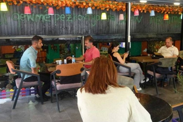 Diyarbakır'da K&uuml;rt&ccedil;e hizmet veren kafenin işletmecisi g&ouml;zaltına alındı