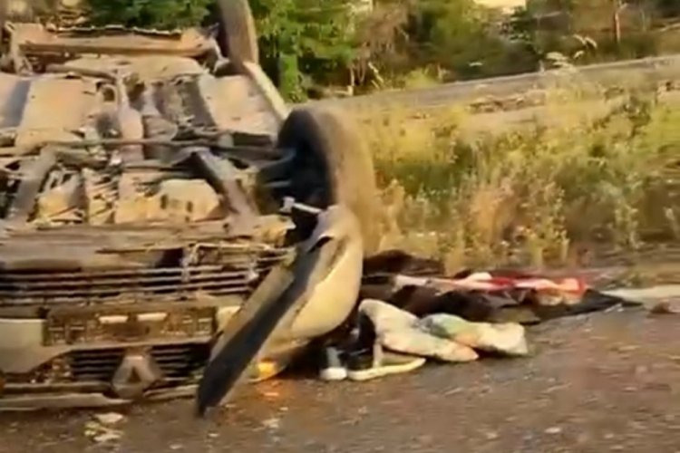 D&uuml;ğ&uuml;n konvoyuna katılan otomobil takla attı