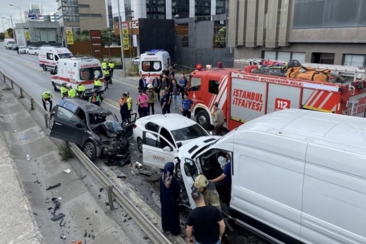 İstanbul'da zincirleme kazada 2 can kaybı