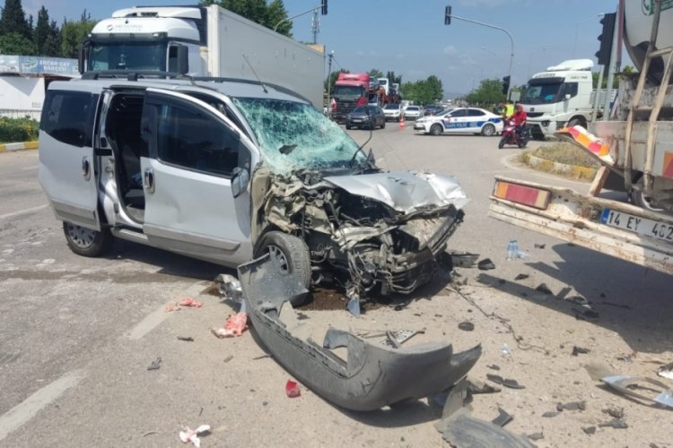 Bursa'da hafif ticari ara&ccedil; s&uuml;t tankeri ile &ccedil;arpıştı!