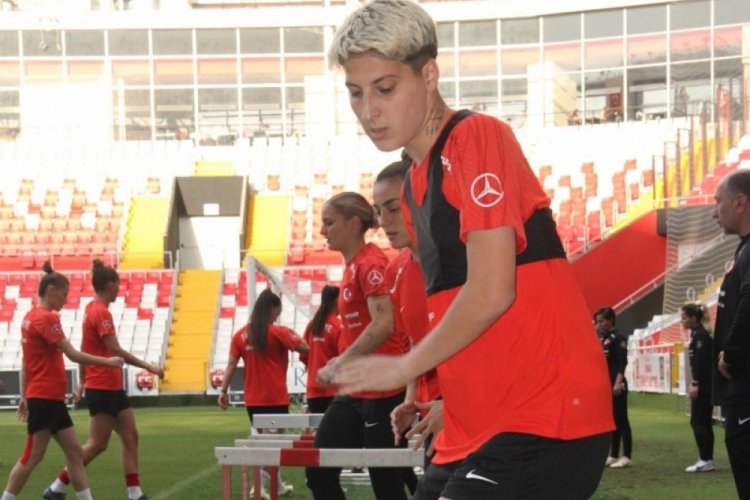 A Milli Kadın Futbol Takımı, Azerbaycan ma&ccedil;ına hazırlanıyor
