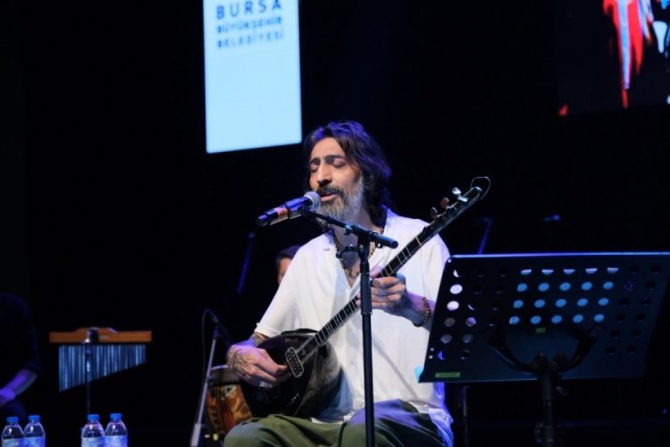 İsmail Tun&ccedil;bilek konserinde Bursalılar t&uuml;rk&uuml;ye doydu