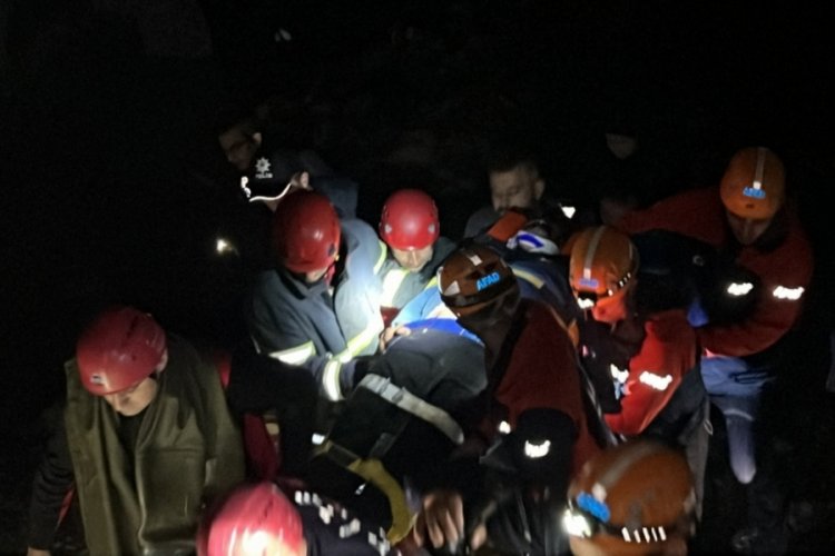 Rize'de ara&ccedil; dereye u&ccedil;tu: S&uuml;r&uuml;c&uuml; yaralandı