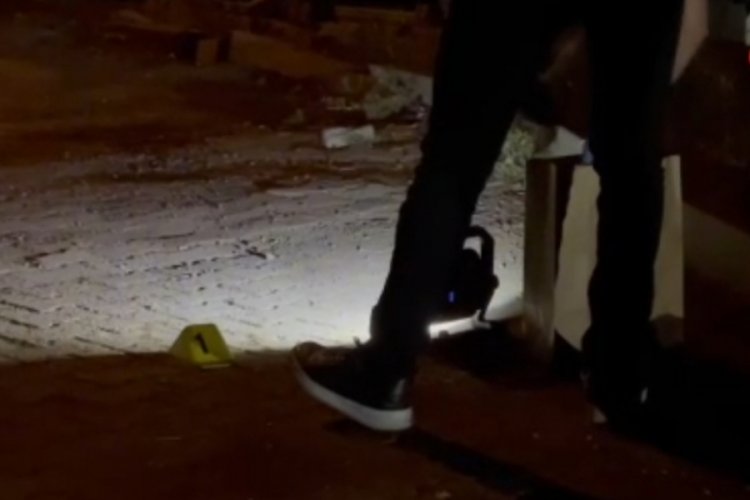 Diyarbakır'da silahlı ve bı&ccedil;aklı kavga: Yaralılar var...