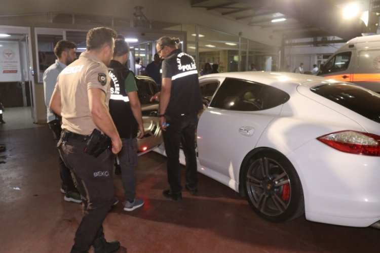 Denizli'de hastane bah&ccedil;esinde vurulan alışveriş merkezi işletmecisi ağır yaralandı