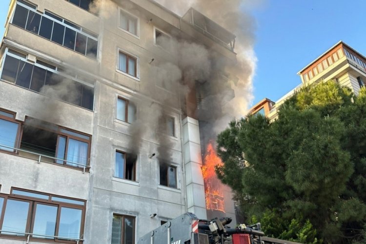 İstanbul'da sigaradan yangın &ccedil;ıktı! 1 can kaybı